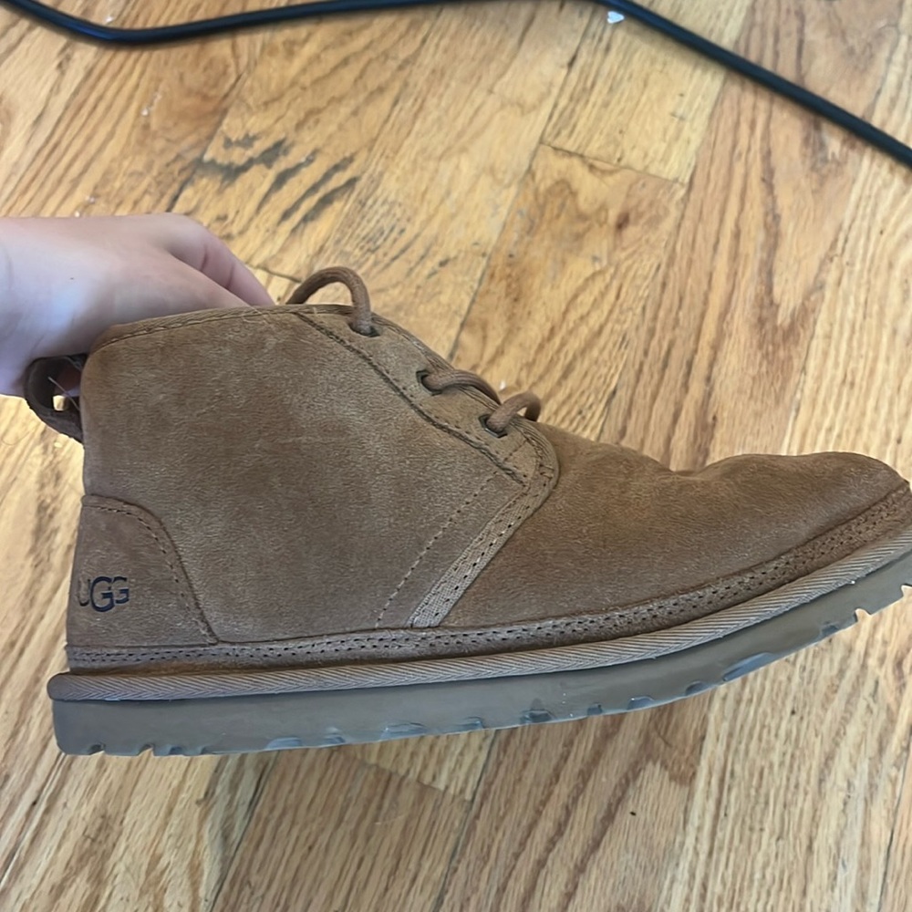 SIZE 8 LACE UP UGGS